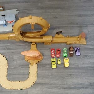 Disney/Pixar's Cars Toy Interlocking Tracks Set